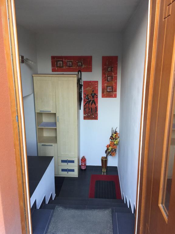 Апартаменты Apartament Tipton Еленя-Гура Экстерьер фото
