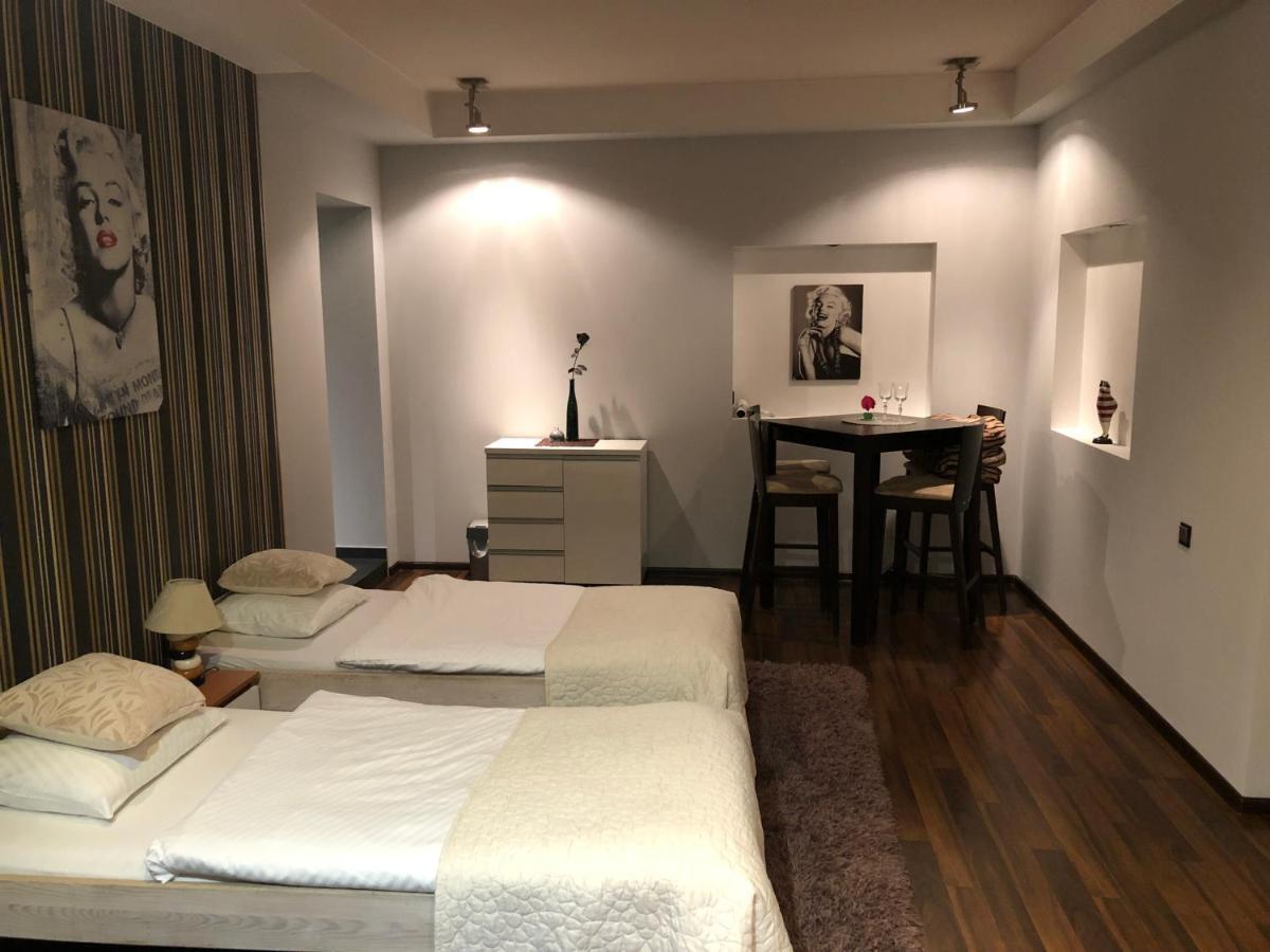 Апартаменты Apartament Tipton Еленя-Гура Экстерьер фото